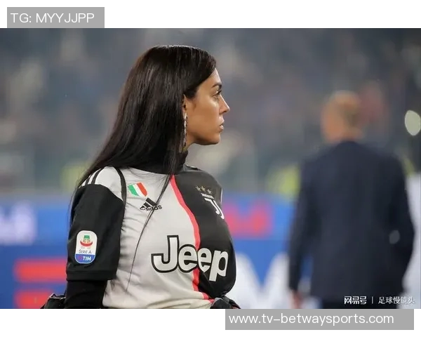 乔治娜分享迷你罗在U16国家队夺冠庆祝瞬间感慨妈妈为你感到无比骄傲