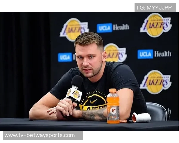 雷迪克确认东契奇将出战对阵太阳比赛里夫斯与斯玛特也将参赛