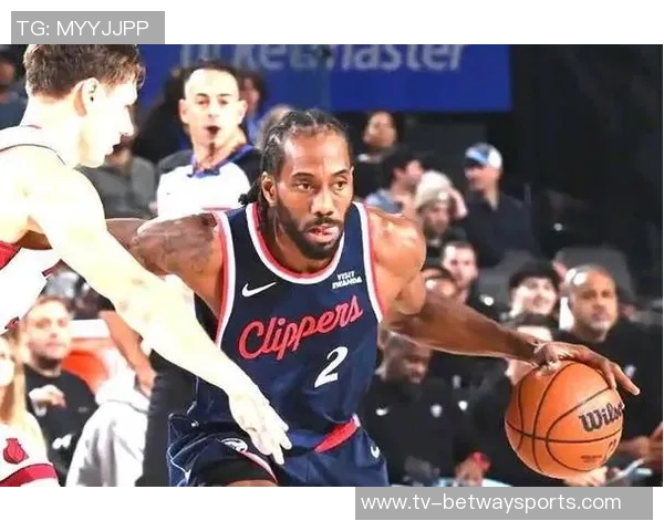 小卡上半场表现抢眼却三分线外失准令人担忧 小卡上半场表现抢眼却三分线外失准令人担忧