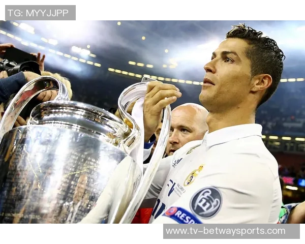 C罗热爱环足奖典礼渴望更多奖杯与千球里程碑