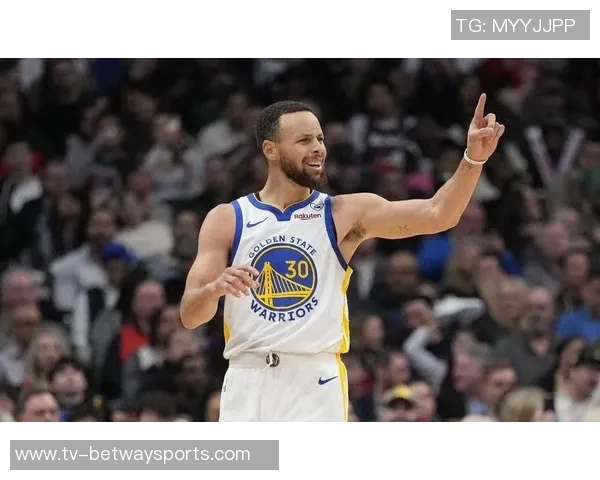 库里神勇抢断波杰姆飞扑救球助球队逆转赢得比赛胜利