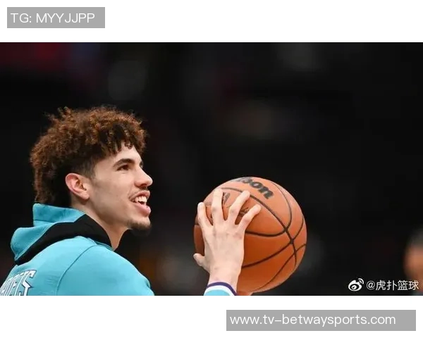 拉梅洛鲍尔表现平平19投6中三分球命中率低迷仍砍下20分5篮板8助攻