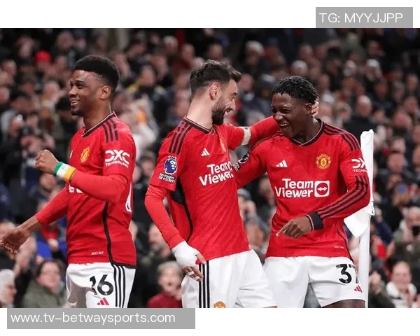 斯特劳瑟状态回暖贡献显著阿德尔曼称赞其在比赛中的表现