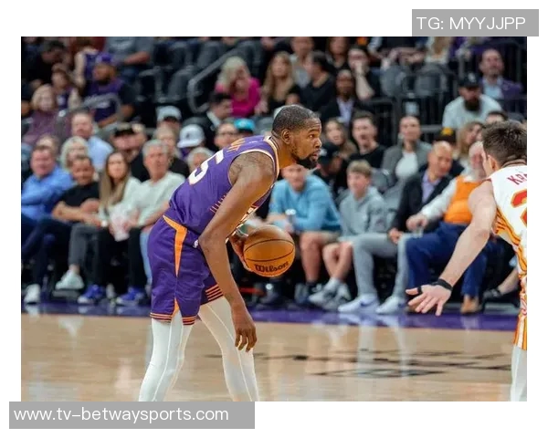 杜兰特称赞布克防守表现出色最终球队成功完成关键一击