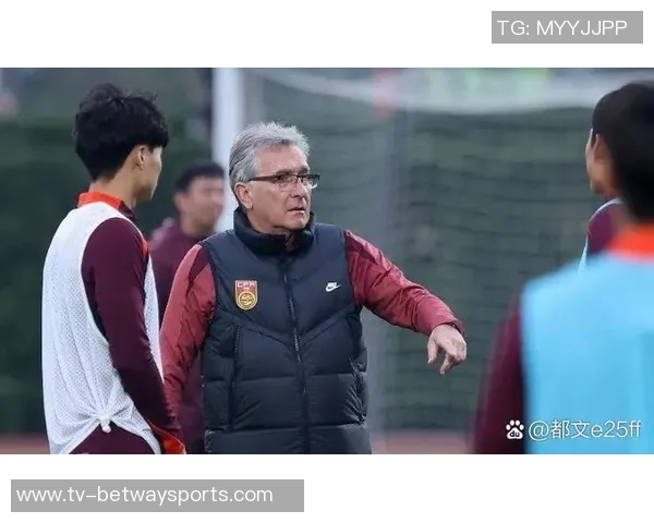 北青报道邵佳一可能继续使用蒋光太和塞鸟等归化球员李可重返国足需进一步沟通