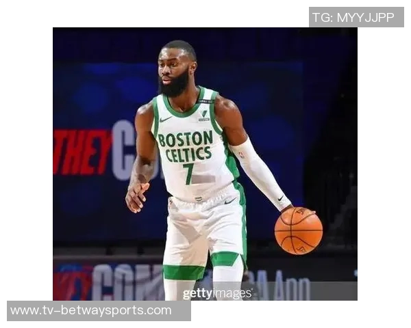 杰伦布朗连续9场30分表现惊艳创造绿军历史新纪录引发热议